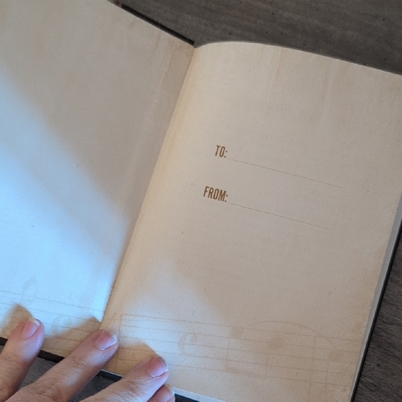 ⭐3/$21⭐'Man Stuff' Book - Black Cover - Picture 3 of 6